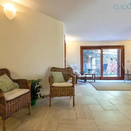 With Pool, Private Parking, Air Conditioning, 5 Bedrooms And 4 Bathrooms Βίλα *