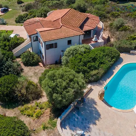 With Pool, Private Parking, Air Conditioning, 5 Bedrooms And 4 Bathrooms Βίλα