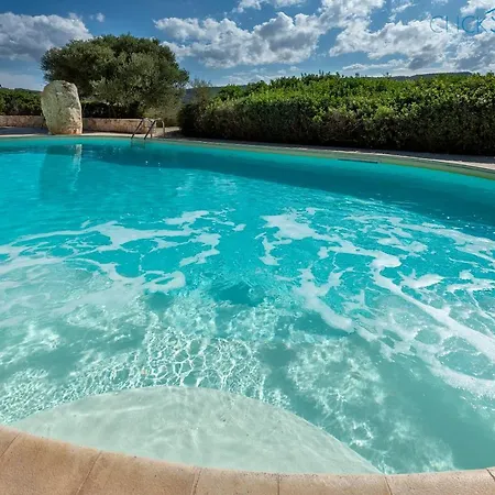 With Pool, Private Parking, Air Conditioning, 5 Bedrooms And 4 Bathrooms Βίλα